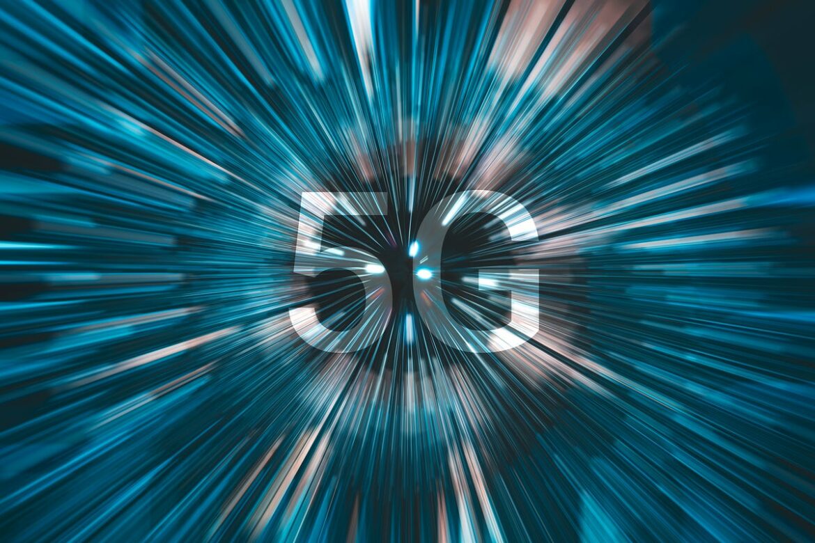 5g_light_trails_by_plej92_gettyimages-1091209732_2400x1600-100833961-large.jpg