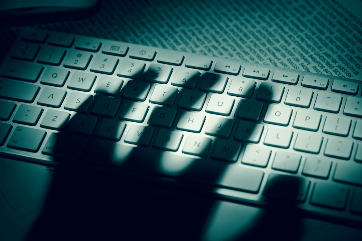 shadow_of_hand_hovering_over_keyboard_cybercrime_cybersecurity_data_theft_hacking_by_dimitris66_gettyimages-509258975_2400x1600_cio_cw-100852250-large.jpg