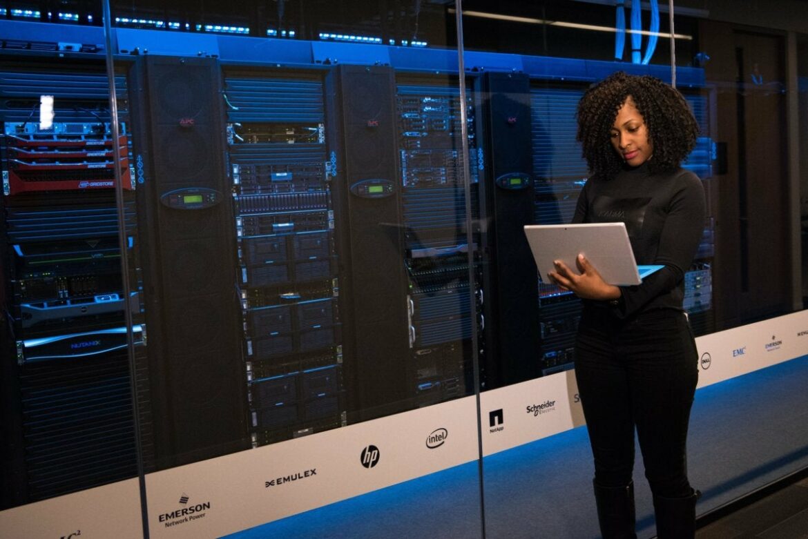 network_data-center-100767978-large.jpg