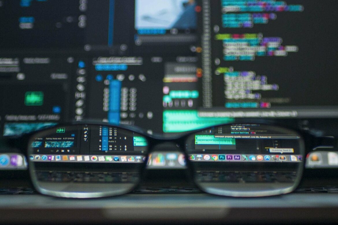 programmer_certification-skills_code_devops_glasses_student_by-kevin-unsplash-100764315-large.jpg